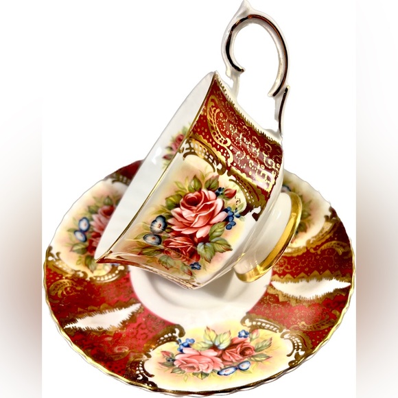 Paragon Tea Cup and Saucer Roses with 22k Gold Trim and Detailing - Picture 2 of 8